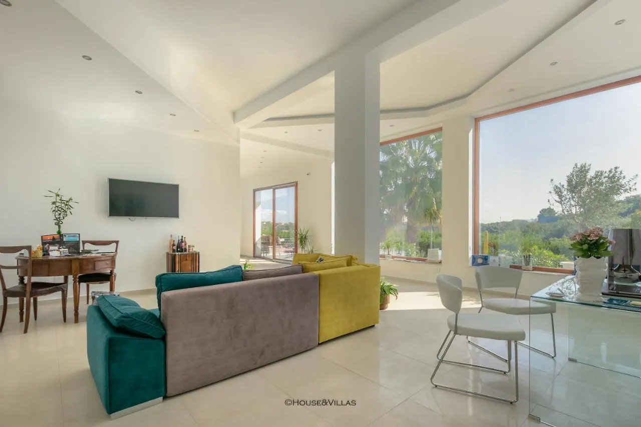 בית חווה נוטו Villa Landolina איטליה